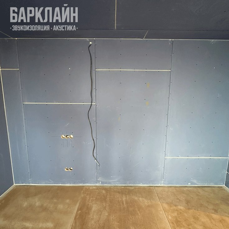 Фото помещения с установленной каркасной системой звукоизоляции от Барклайн