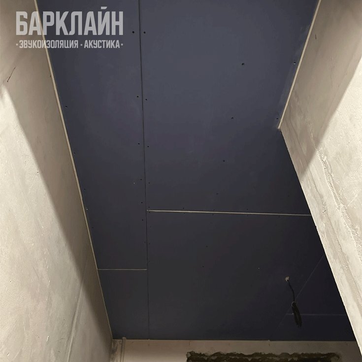 Фото помещения с установленной каркасной системой звукоизоляции от Барклайн