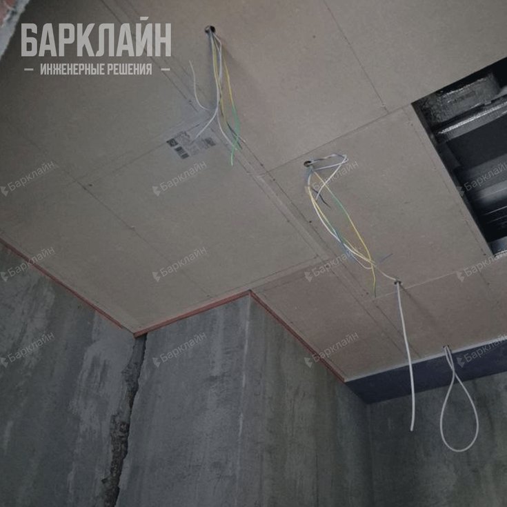 Установка каркасной звукоизоляции на стене спальни: виброподвесы „ВиброСорб Мастер“, плиты „БасАкустик УНИ 20“, обшивка „УниПлит 15ПК“