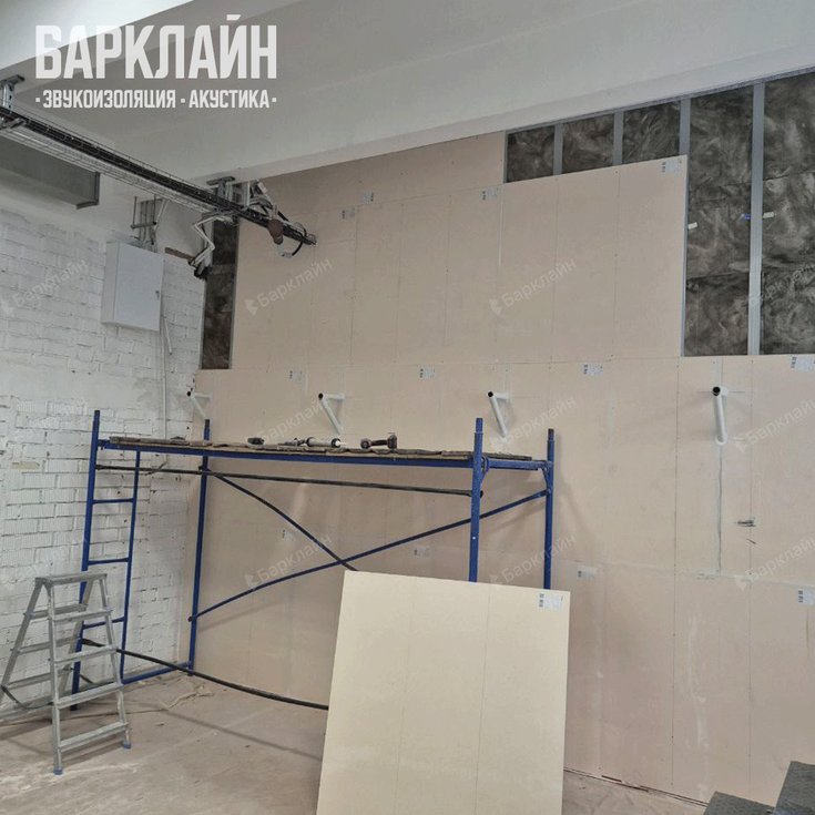Заполнение звукопоглотителем: Внутреннее пространство каркаса было плотно заполнено звукопоглощающими плитами «Барклайн БасАкустик ПРО 50»