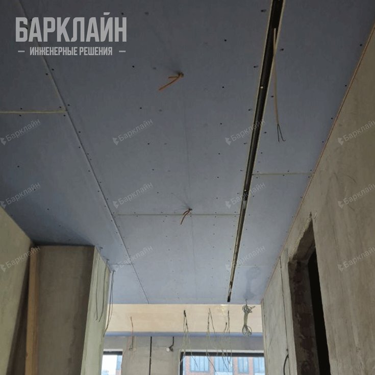 Двухслойная система „Барклайн Стандарт Плюс“: виброподвесы с шайбами 18 мм, мат „ШиберАкустик ВМ“, плиты „БасАкустик ПРО 50“, панели „УниПлит 15ПК“