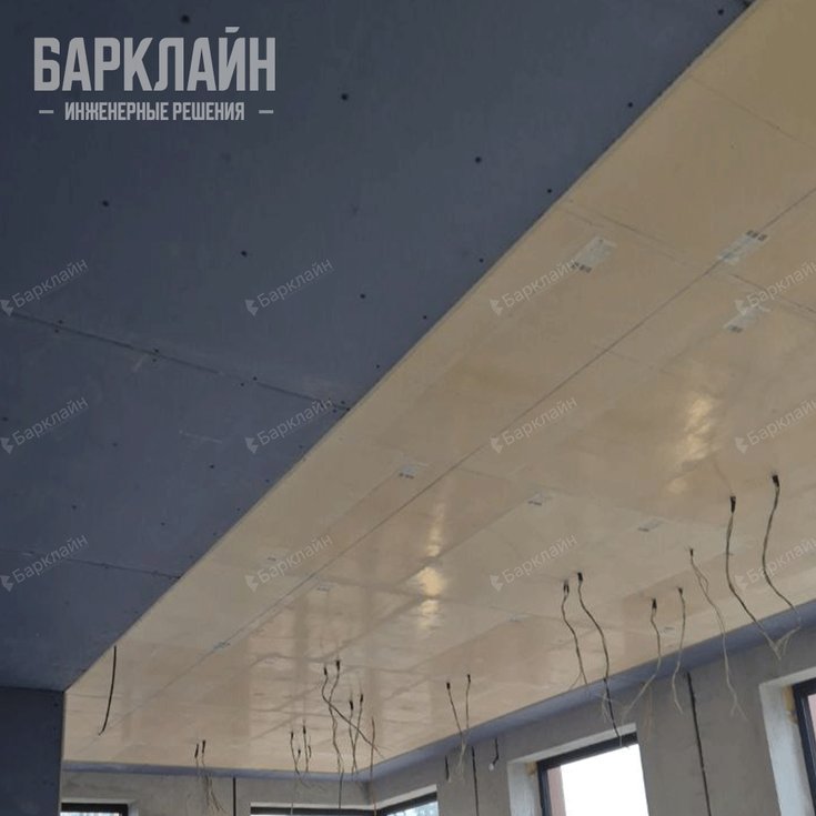 Обработка стыков стен и потолка, мест прохода коммуникаций и розеток невысыхающим вибродемпфирующим герметиком для устранения „звуковых мостиков