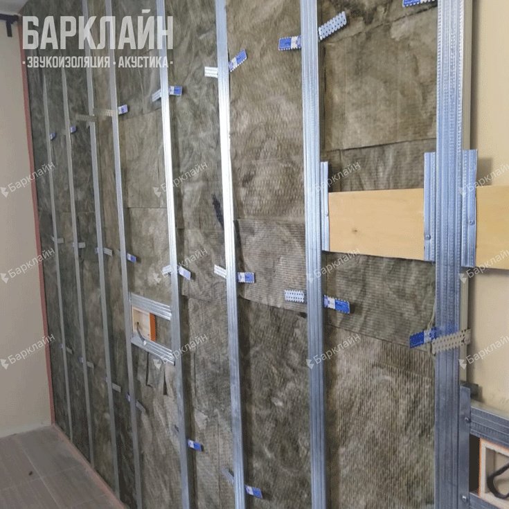Нанесение виброакустического герметика