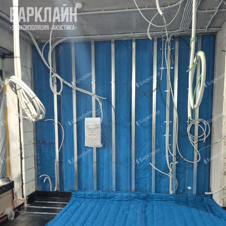Эстетика металлического каркаса на фоне панорамных окон