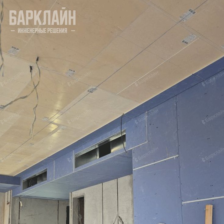 Установка каркасной звукоизоляции на стене спальни: виброподвесы „ВиброСорб Мастер“, плиты „БасАкустик УНИ 20“, обшивка „УниПлит 15ПК“