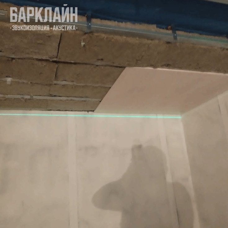 Монтаж каркаса для звукоизоляции потолка барабанной студии в Москве, эффективные каркасные решения