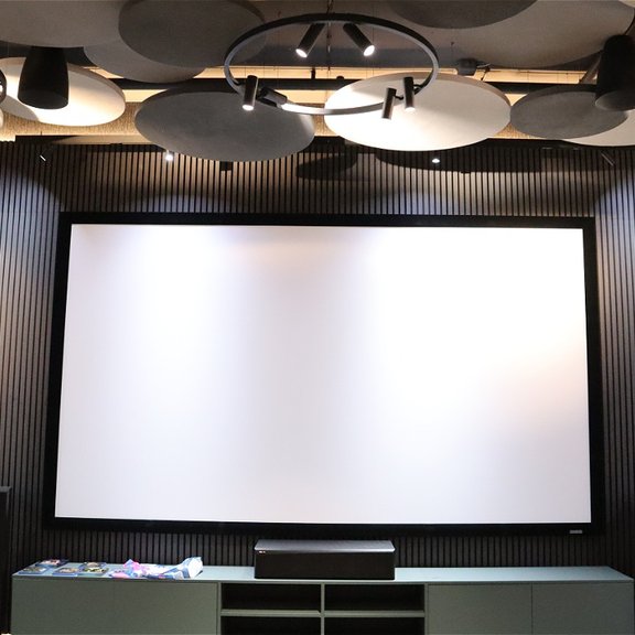 Караоке, кинозал, барабаны и релакс! А что, если объединить всё это сразу?